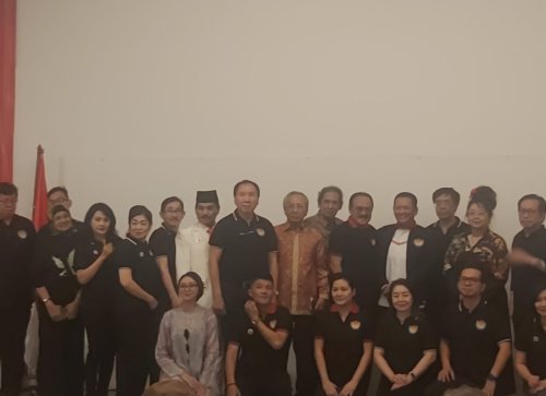 masyarakat Tionghoa mendeklarasikan organisasi Perhimpunan Bhinneka Tionghoa Nasionalis Indonesia